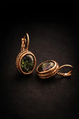 Picture of Kadın Renk Değiştiren Doğal Zultanit Oval Model Taşlı Bakır Küpe